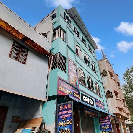 Hotel Oyo Flagship Sri Krishnatej Residency à Vijayawāda Extérieur photo
